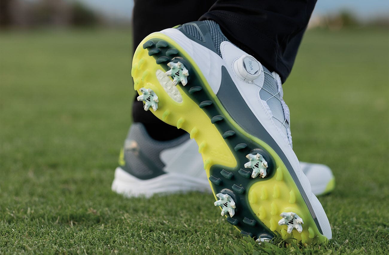 Cómo cambiar fácilmente los tacos de los zapatos de golf