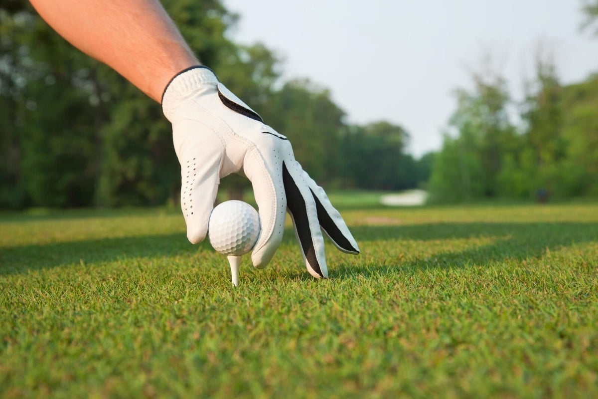 Bolas y guantes de golf: la importancia de un material en perfecto estado